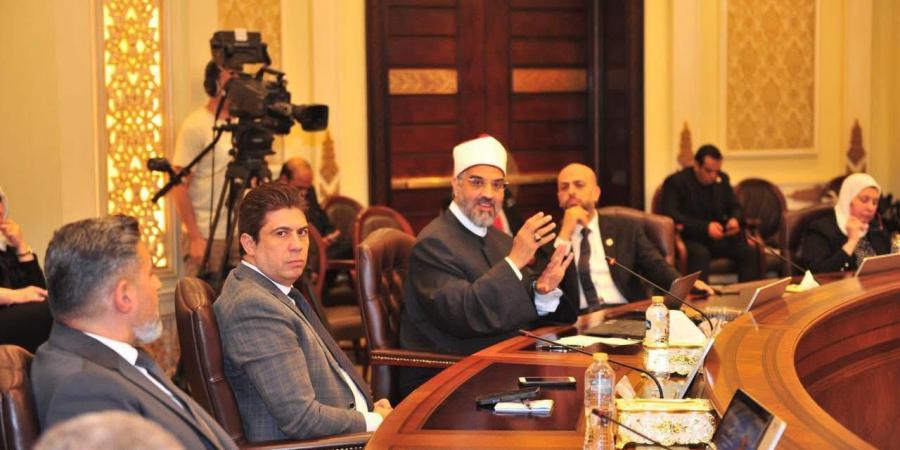 برلمانية
      حماة
      الوطن
      تعلن
      خطتها
      التشريعية
      للتأهيل
      الأسري
      ضمن
      منظومة
      الأحوال
      الشخصية..العطيفي:
      حوار
      مجتمعي
      بأمانات
      الحزب
      ومقترح
      بإنشاء
      مركز
      وطني
      لحماية
      الأسرة
      يتبع
      مجلس
      الوزراء