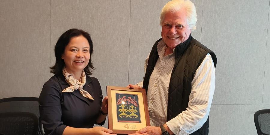 مهرجان
      القاهرة
      السينمائي
      يوقع
      اتفاقية
      تآخي
      مع
      مهرجان
      جزيرة
      هاينان
      الصيني