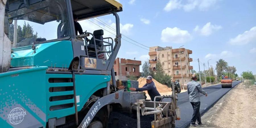 تطوير
      طرق
      الرحمانية
      بالبحيرة
      مستمر..
      رصف
      “المرور
      القديم”
      لتعزيز
      الحركة
      وخدمة
      الأهالي