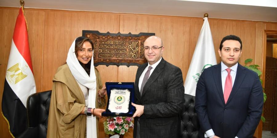 محافظ
      الفيوم
      يستقبل
      صاحبة
      السمو
      الملكي
      الأميرة
      لمياء
      بنت
      ماجد
      آل
      سعود