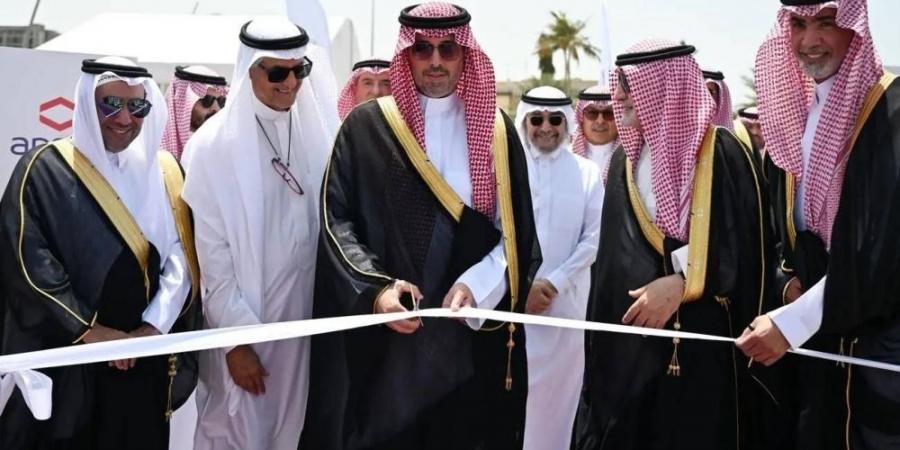 تدشين التاكسي البحري بجدة