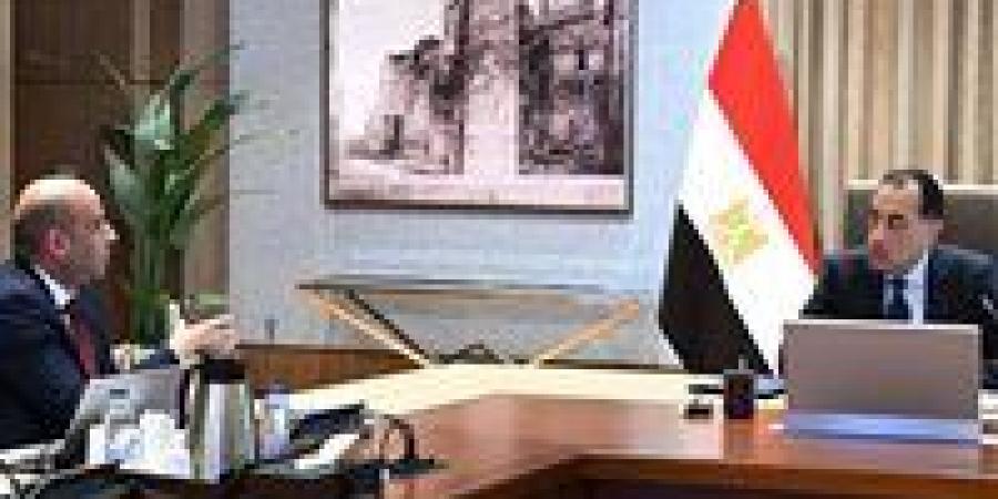 رئيس
      الوزراء
      يلتقي
      وزير
      العمل
      لاستعراض
      عدد
      من
      ملفات
      عمل
      الوزارة