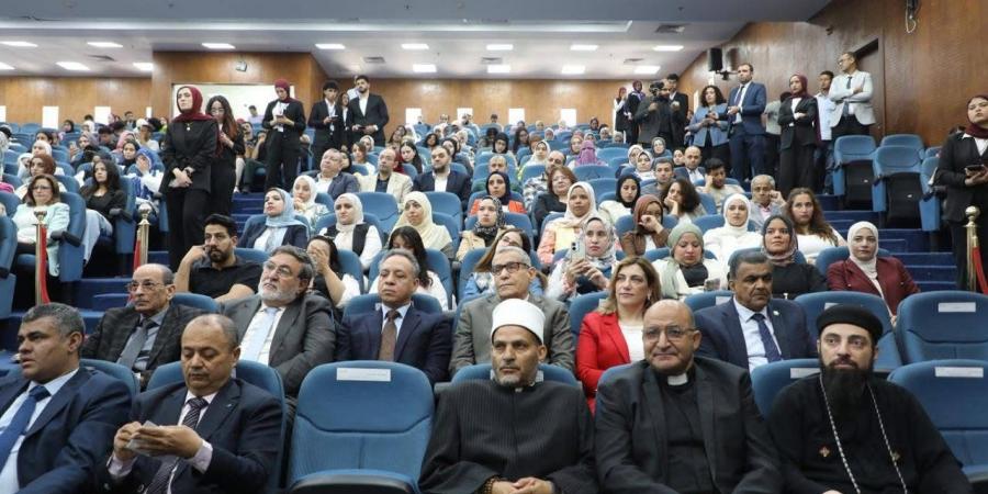 محافظ
      المنيا
      يشهد
      المؤتمر
      السنوي
      الثالث
      لـ
      "محاربي
      السرطان"
      تزامناً
      مع
      العيد
      الـ16