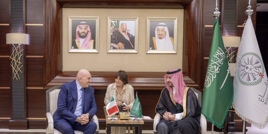 وزير الدفاع يلتقي نظيره الإيطالي في جدة