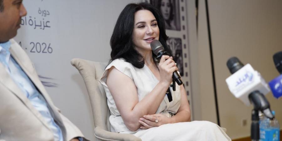 سولاف
      فواخرجي:
      شغفي
      بالفن
      لا
      ينتهي
      وأحرص
      على
      تناول
      قضايا
      المرأة