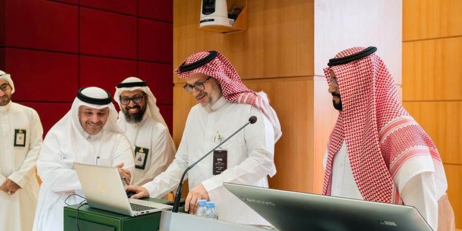 جامعة الملك عبدالعزيز تدشن برنامج “مسارات التعلم المرن في الذكاء الاصطناعي”