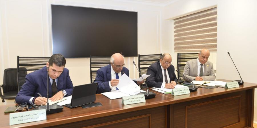 «محلية
      النواب»
      توصي
      بخطة
      عاجلة
      وجدول
      زمني
      لتحسين
      خدمات
      حدائق
      الأهرام
      واستلام
      شبكات
      المياه
      والصرف
      خلال
      أسبوع