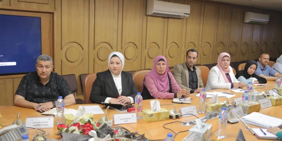 محافظ
      قنا
      يتابع
      الموقف
      التنفيذي
      لإحياء
      منطقة
      دندرة
      مع
      UN
      Habitat
      وUNDP