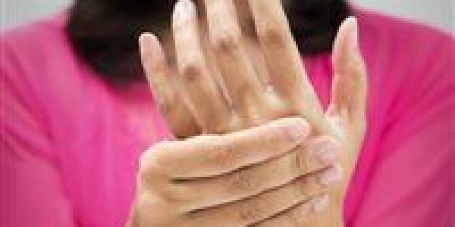 دليل
      شامل
      :
      أسباب
      تنميل
      اليدين
      وطرق
      التشخيص
      ومتى
      يجب
      استشارة
      الطبيب