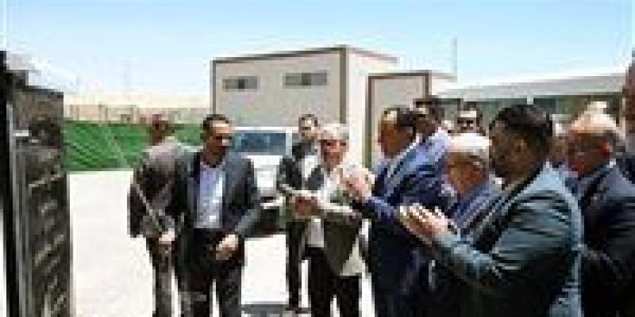 رئيس
      الوزراء:
      طفرة
      استثمارية
      في
      المنطقة
      الاقتصادية
      لقناة
      السويس
      وإنشاء
      200
      مصنع