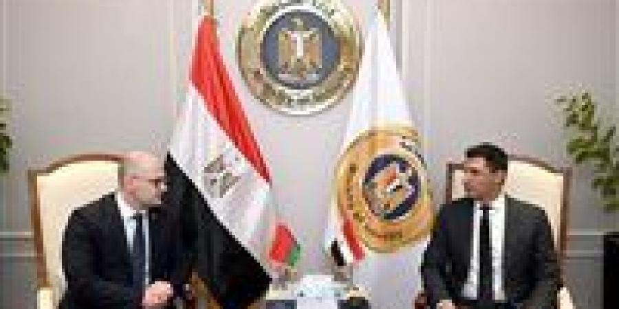 وزير
      الصناعة
      يبحث
      مع
      سفير
      بيلاروسيا
      بالقاهرة
      سبل
      تعزيز
      التعاون
      الاقتصادي