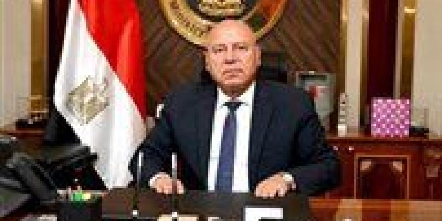 كامل
      الوزير
      يكلف
      محمد
      حسن
      مصطفى
      برئاسة
      هيئة
      الطرق
      والكباري