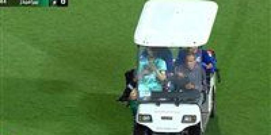 كسر
      في
      الأنف..
      تفاصيل
      إصابة
      أحمد
      عاطف
      قطة
      بعد
      مباراة
      الزمالك