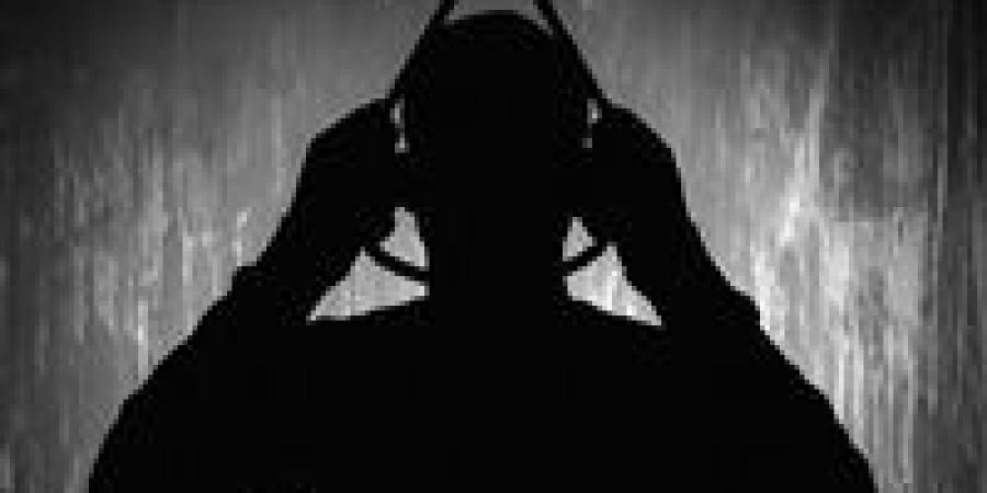 “اكتئاب
      قاتل”..
      سائق
      شاب
      ينهي
      حياته
      شنقًا
      داخل
      غرفته
      بأوسيم