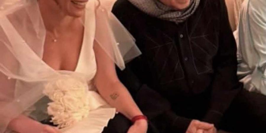 بعد
      وفاته
      بأيام..
      منة
      شلبي
      تحيي
      ذكرى
      ميلاد
      والدها
      وتنشر
      صورة
      زفافها
      معه
      لأول
      مرة