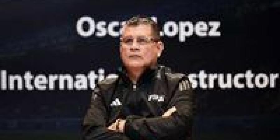 أوسكار
      رويز
      يواصل
      جولاته
      لتطوير
      الحكام
      فى
      مصر..
      ومحاضرات
      فنية
      بمعسكر
      بورسعيد