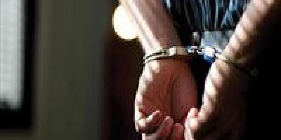 طفل
      خلف
      المقود..
      “التوك
      توك”
      يقود
      مأساة
      في
      الحرفيين
      وينتهي
      بسقوط
      قائدٍ
      لم
      يتجاوز
      13
      عامًا