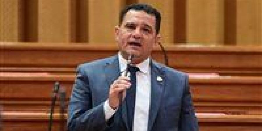 النائب
      أمير
      الجزار
      يتقدم
      باقتراح
      برغبة
      للتوسع
      في
      منافذ
      صرف
      أدوية
      التأمين
      الصحي
      بالقرى
      والمناطق
      الريفية