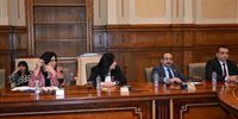 نائب
      بالشيوخ
      :
      تطوير
      مراكز
      الشباب
      أولوية
      لبناء
      الإنسان
      المصري