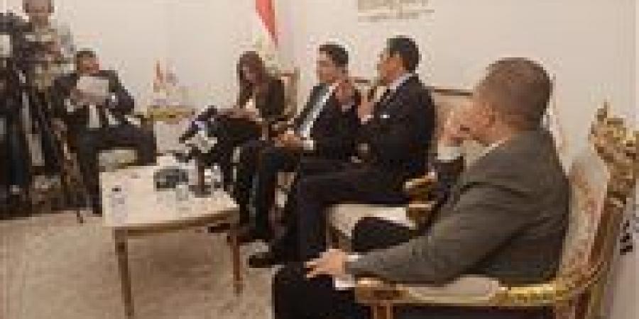 النائب
      ضياء
      الدين
      داود:
      أبويا
      كان
      بيقولي
      إحنا
      أسرة
      مسلمين
      كاثوليكيين..
      يعني
      بنتجوز
      جوازة
      مرة
      واحدة
      ومبنطلقش