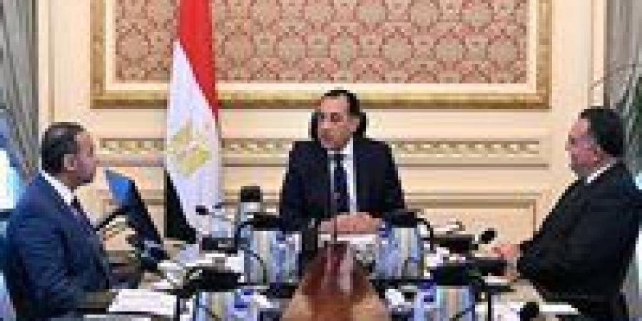 رئيس الوزراء يوجه بالإسراع في الانتهاء من مشروعات القوانين الخاصة بتنظيم سوق المال المصرية