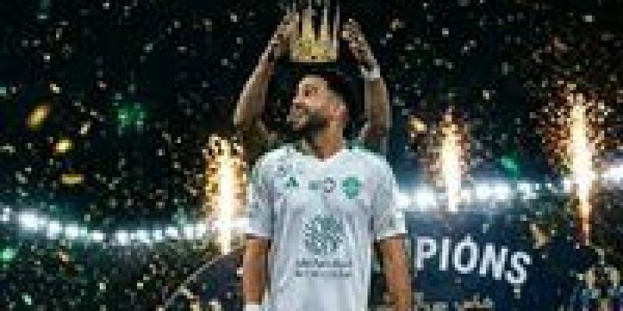 رياض
      محرز
      ملك
      قارات
      العالم
      القديم
      ..
      اللاعب
      العربي
      الوحيد
      الذي
      فاز
      بـ
      4
      ألقاب
      قارية
      في
      3
      قارات