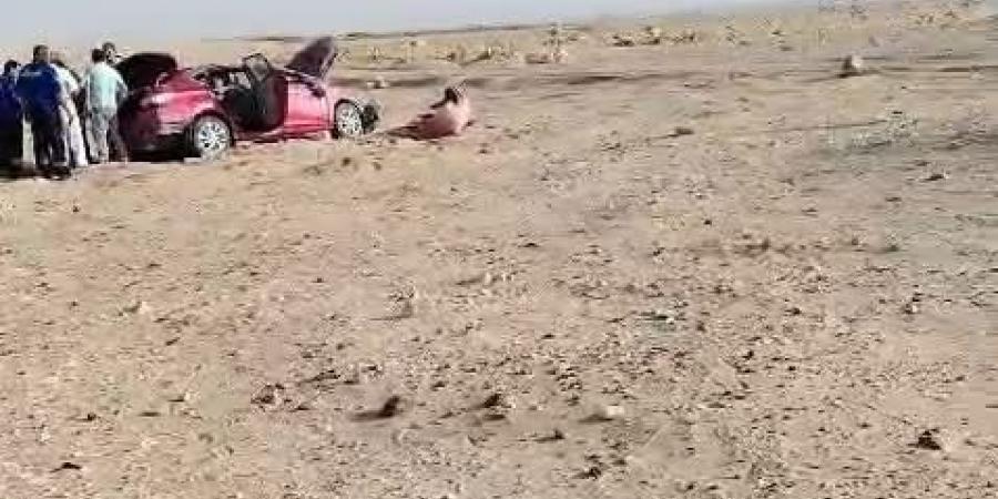 إصابة شخصين في انقلاب سيارة ملاكي على الطريق الصحراوي الغربي بقنا