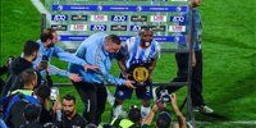 فيستون
      ماييلي
      يفوز
      بجائزة
      أفضل
      لاعب
      في
      مباراة
      الأهلي
      وبيراميدز