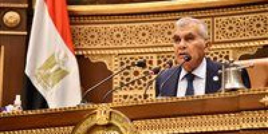 رئيس
      مجلس
      الشيوخ
      يهنئ
      عمال
      مصر
      بمناسبة
      عيدهم..
      ويؤكد:
      العامل
      المصري
      ركيزة
      التنمية
      الشاملة