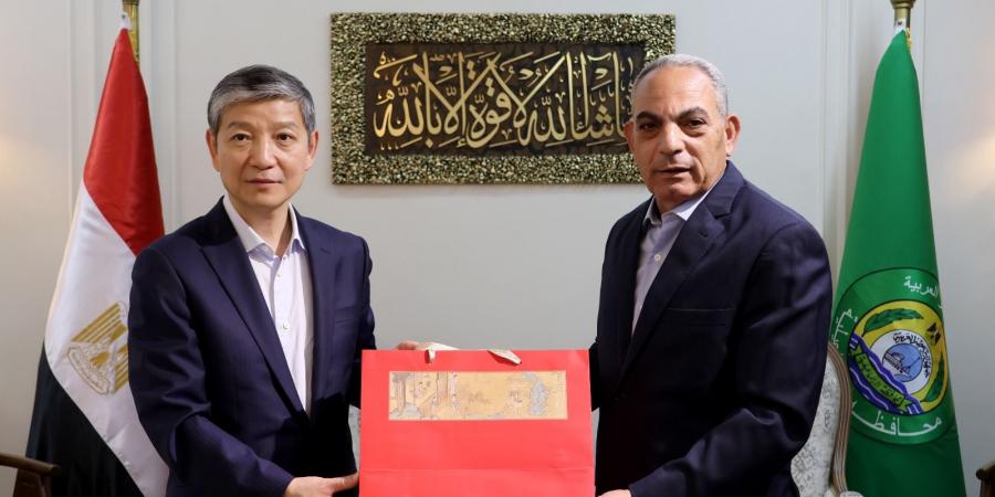 محافظ
      الإسماعيلية
      يبحث
      مع
      السفير
      الصيني
      تعزيز
      التعاون
      الاستثماري
      والتنموي