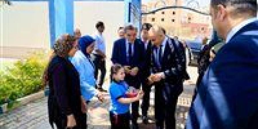 وزير
      التعليم
      يتفقد
      المدارس
      المصرية
      اليابانية
      بالقاهرة
      الجديدة..
      إشادة
      دولية
      بتطبيق
      “التوكاتسو”
      وتدريس
      البرمجة