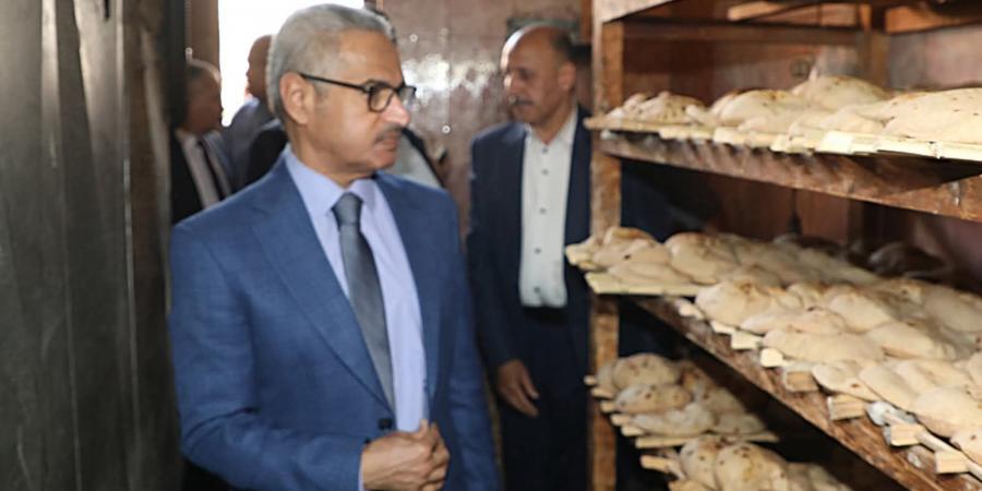 محافظ
      بني
      سويف
      يُفاجئ
      مخبزًا
      بإهناسيا
      ويشدد
      على
      توقيع
      غرامات
      بعد
      رصد
      نقص
      وزن
      الرغيف
      10
      جرام
      و
      مخالفات
      إدارية