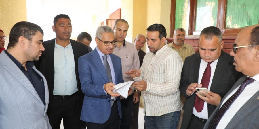 محافظ
      بني
      سويف
      يُفاجئ
      مدرسة
      بإهناسيا:
      الانضباط
      داخل
      الفصول
      أولوية
      ومتابعة
      مستمرة
      للعملية
      التعليمية