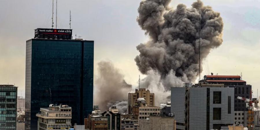 «شبح
      البطالة
      يهدد
      الملايين»..
      كيف
      أثرت
      الحرب
      على
      الاقتصاد
      الإيراني؟