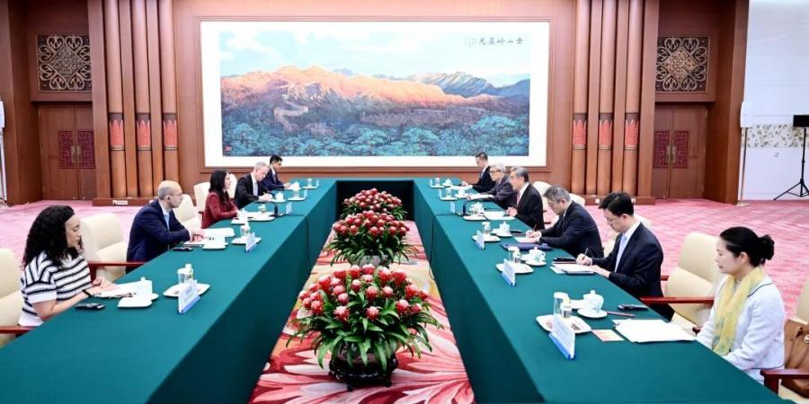 «من
      بكين»..
      وزير
      خارجية
      الصين
      لـ
      أنالينا
      بيربوك:
      يجب
      إعادة
      تنشيط
      الأمم
      المتحدة