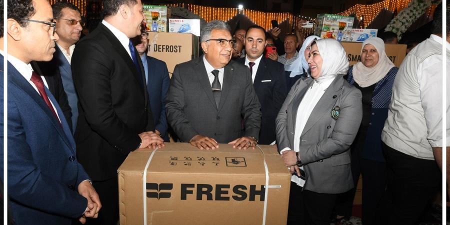 برعاية
      النائب
      سيد
      سمير..
      محافظ
      الدقهلية
      يكرم
      حفظة
      القرآن
      ويدعم
      الفئات
      الأولى
      بالرعاية