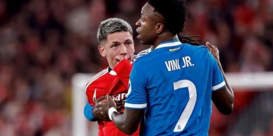 فيفا
      يقر
      "قانون
      فينيسيوس"
      ويشدد
      العقوبات
      ضد
      السلوكيات
      العنصرية
      في
      الملاعب