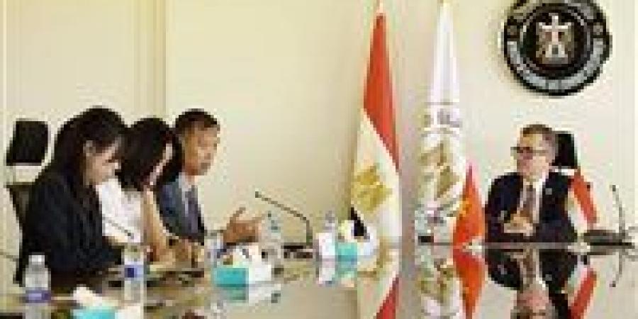 وزير
      التخطيط
      يبحث
      مع
      سفير
      فيتنام
      تعزيز
      الشراكة
      التنموية
      والتعاون
      الاقتصادي