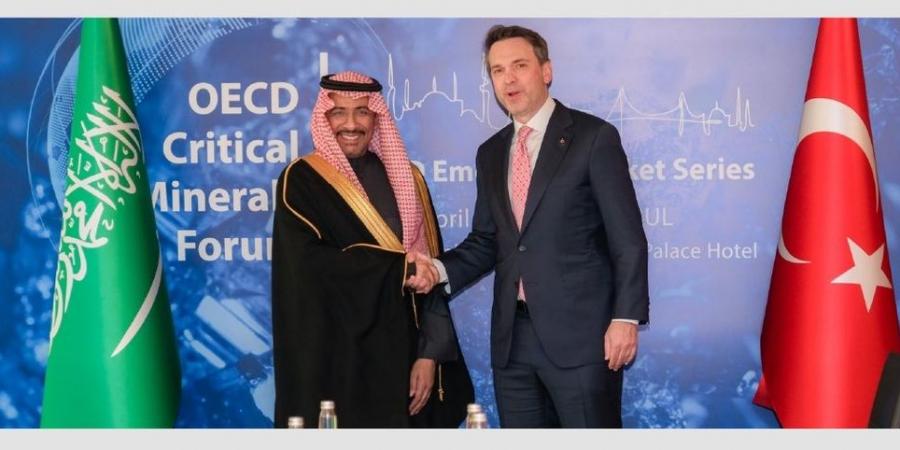 الخريف يبحث مع وزير الطاقة التركي تعزيز التعاون في قطاع التعدين