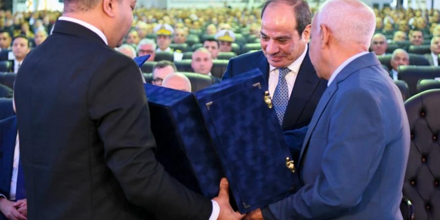 لقطات
      من
      مشاركة
      الرئيس
      السيسي
      في
      احتفالية
      عيد
      العمال