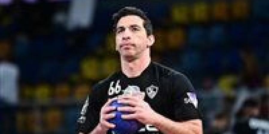 أحمد
      الأحمر
      أسطورة
      كرة
      اليد
      يعلن
      رحيله
      عن
      الزمالك