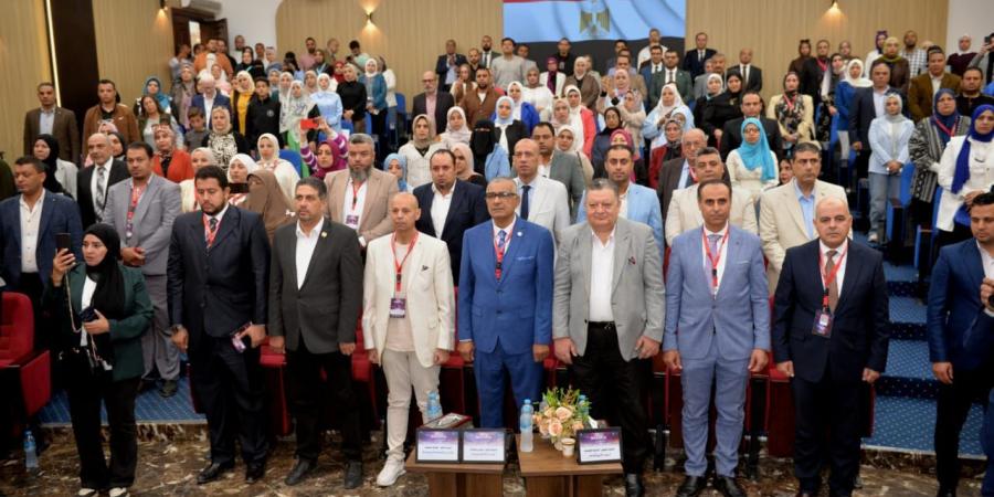 محافظا
      الدقهلية
      والشرقية
      يفتتحان
      مؤتمر
      أمراض
      الكلى
      بالمنصورة