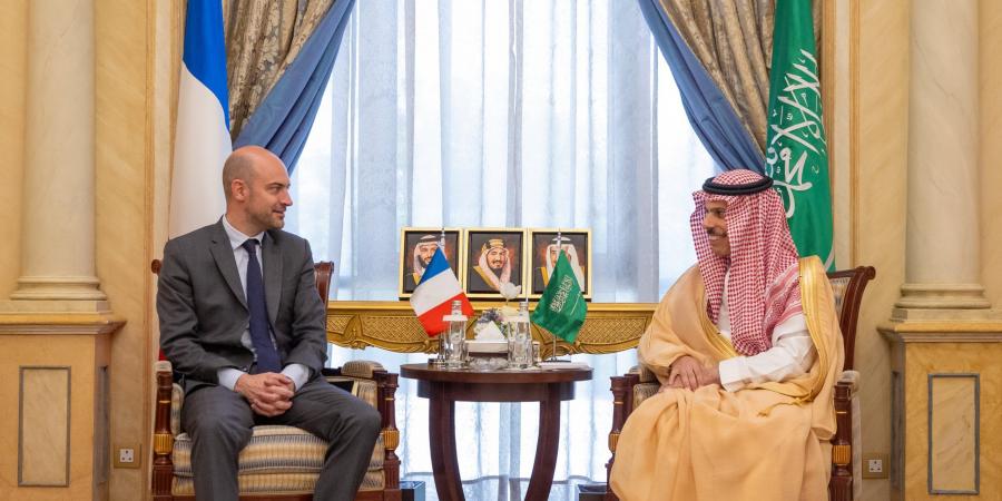 وزير الخارجية السعودي يبحث مع نظيره الفرنسي تعزيز العلاقات والتطورات الإقليمية والدولية