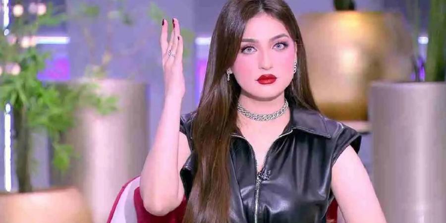 ياسمين
      عز
      تسخر
      من
      لاعبي
      الأهلي:
      زيزو
      بيعدل
      شعره
      عشان
      يخفف
      الموقف
      وإمام
      عاشور
      موت
      نفسه
      على
      الكورة