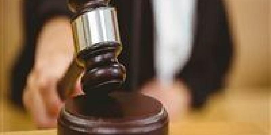 "كاميرا
      خفية
      داخل
      المحكمة"..
      إحالة
      محامٍ
      للمحاكمة
      بتهم
      التصوير
      والسب