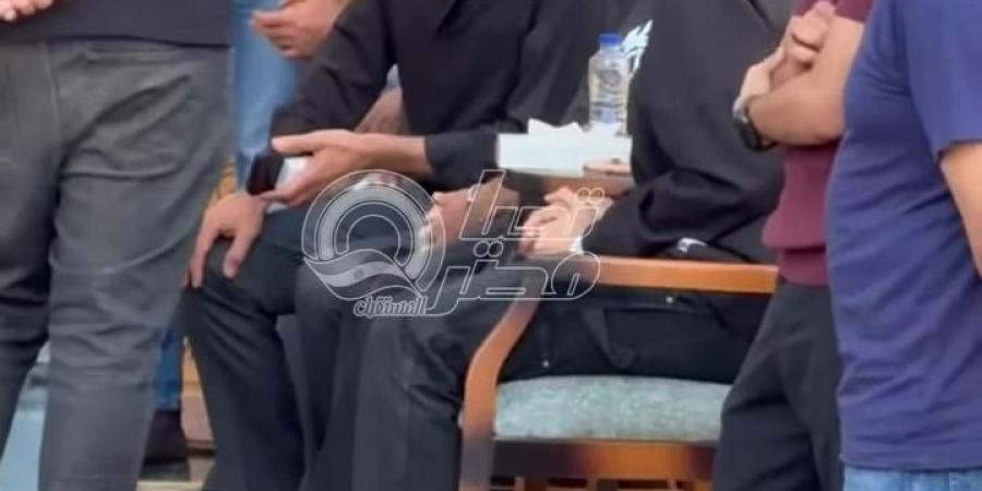 أشرف
      عبد
      الباقي
      وأوس
      أوس
      والسقا..
      أبرز
      حضور
      عزاء
      والد
      حمدي
      الميرغني