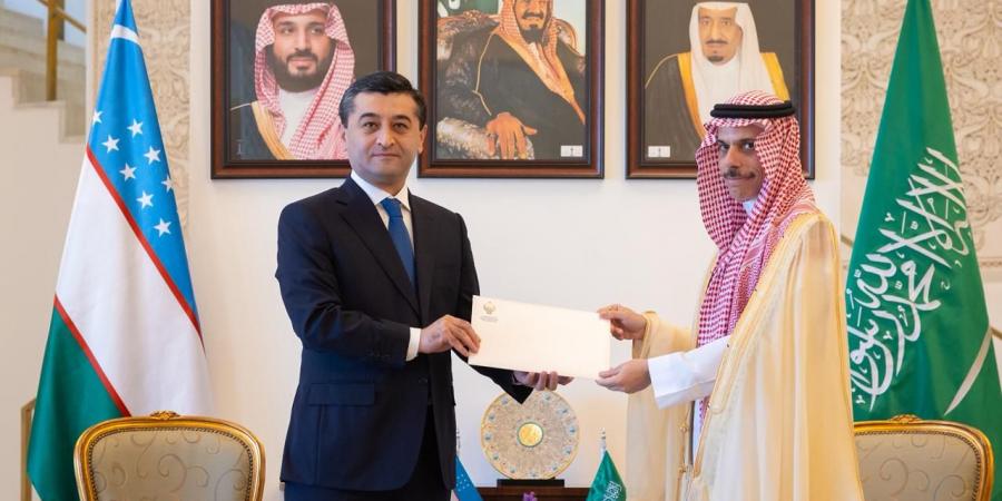 ولي العهد يتلقى رسالة خطية من رئيس جمهورية أوزبكستان