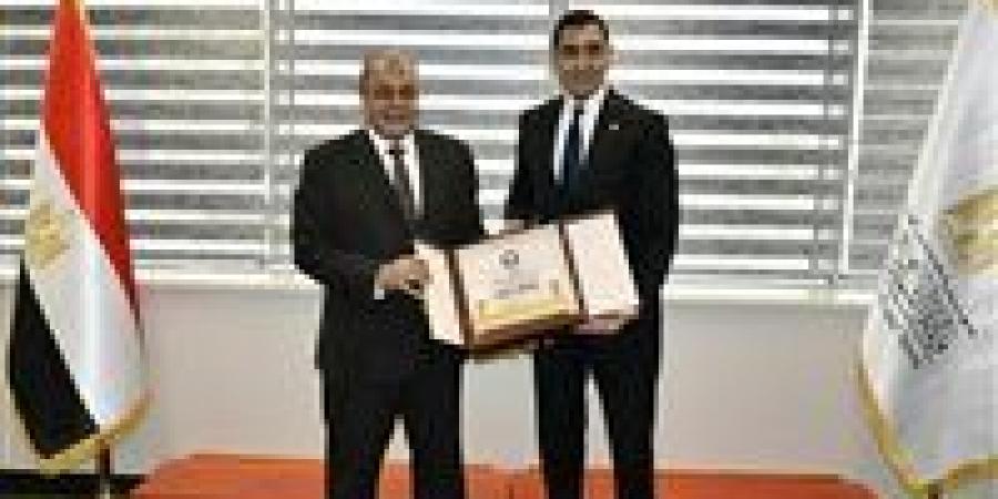 وزير الشباب والرياضة يستقبل مجلس إدارة نادي مستشاري قضايا الدولة الرياضي