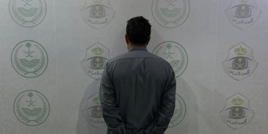 شرطة مكة تقبض على مقيم للاحتيال بإصدار تصاريح حج مزورة لدخول العاصمة المقدسة