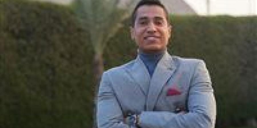 إعلاميو
      أون
      سبورت
      يشيدون
      بعبد
      الله
      العجمي
      بعد
      إنجاز
      المليار
      مشاهدة